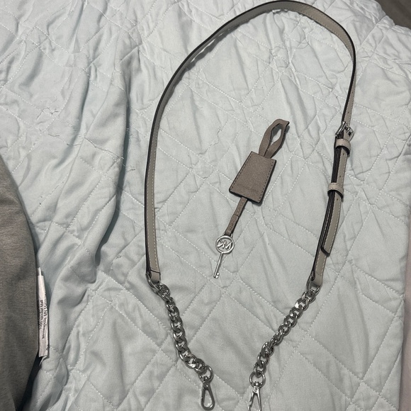 Micheal kors gray strap and keychain - Picture 1 of 4